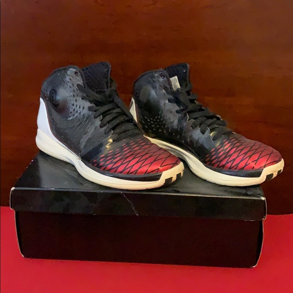 D Rose 3’s men’s size 10.5